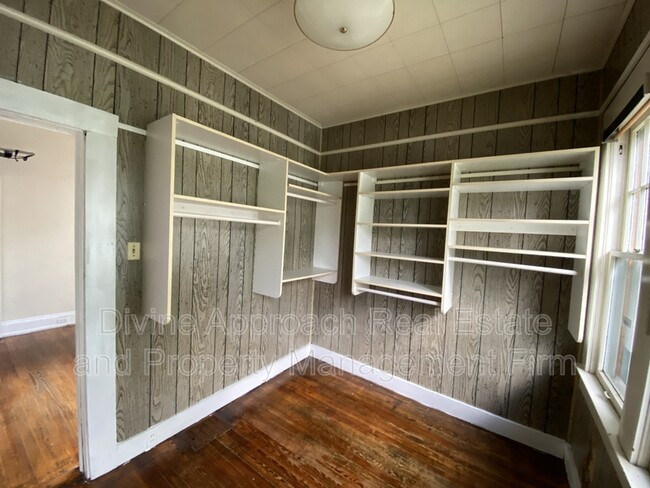 Building Photo - 5001 Farrell Ave