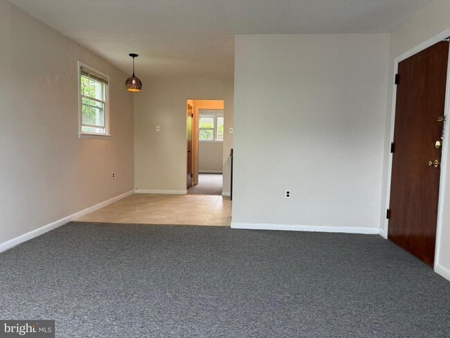 Building Photo - 117 Elm Ave
