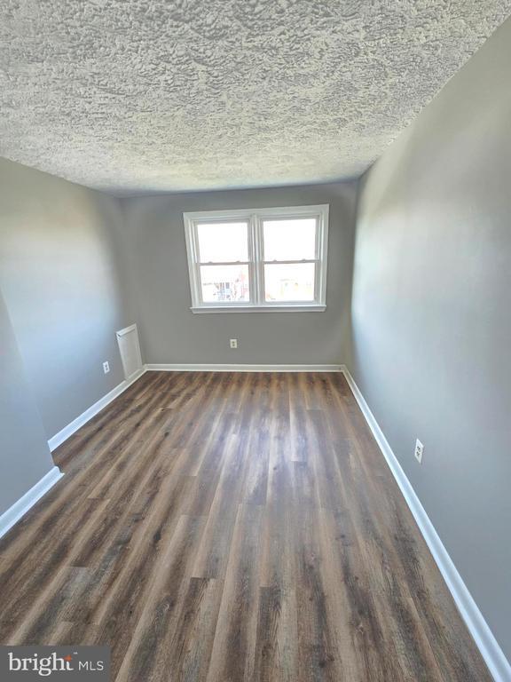 Building Photo - 2205 Redthorn Rd