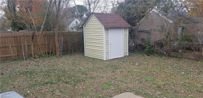 Building Photo - 414 Seminole Rd