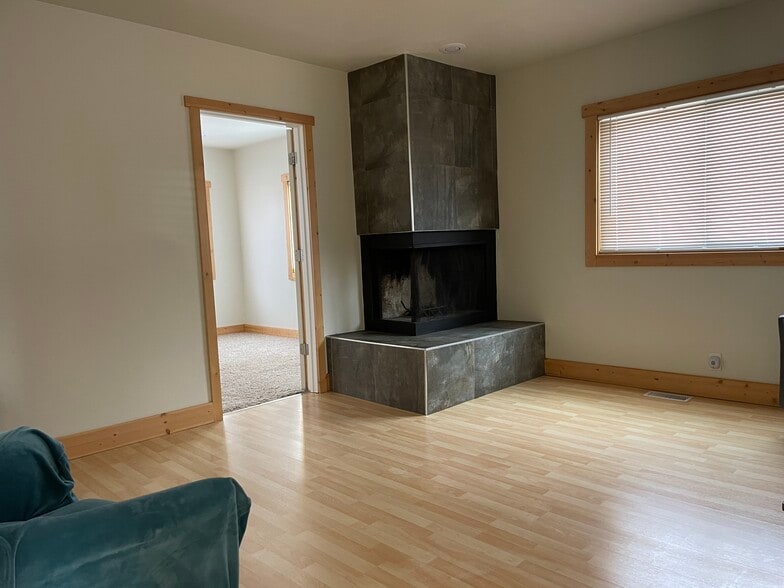 Livingroom - 1614 Custer St