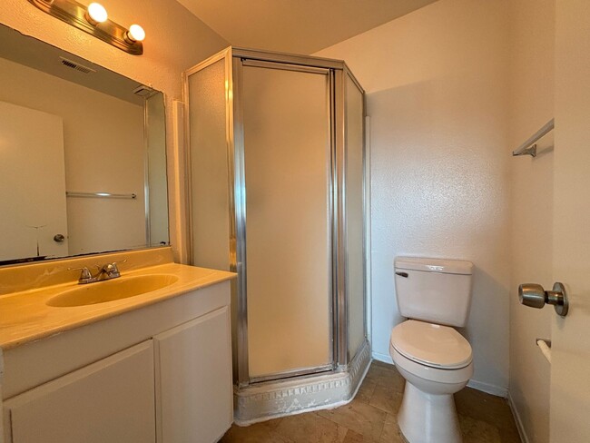 Building Photo - East Palmdale Townhouse