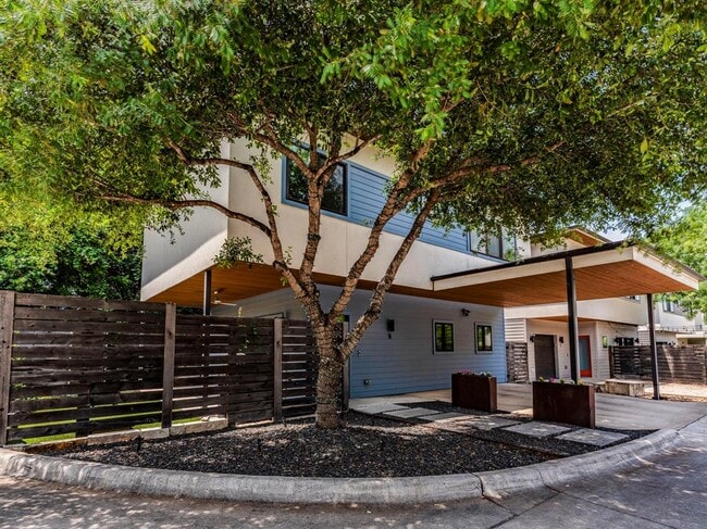 Building Photo - 2101 Montopolis Dr