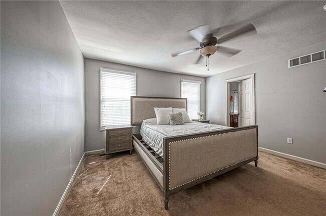 Building Photo - 332 Marshall Heights Dr