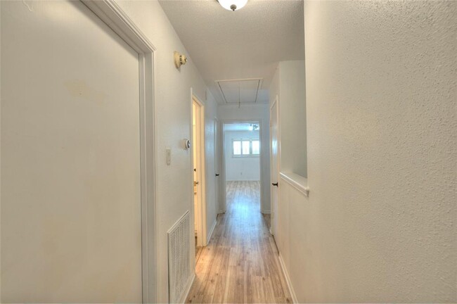 Building Photo - 1141 Country Pl Dr