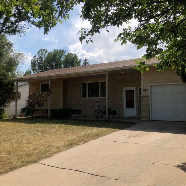 Building Photo - 1033 Cypress Dr