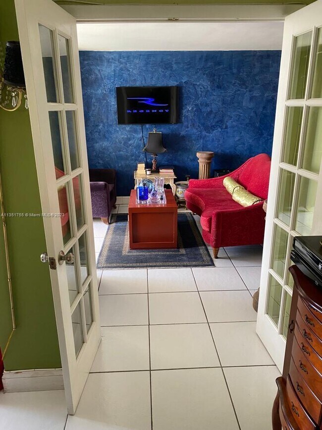 Building Photo - 5880 Collins Ave