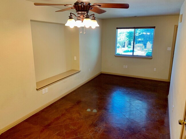 Building Photo - Beautiful 2 Bed/2.5 Bath Home in Round Roc...