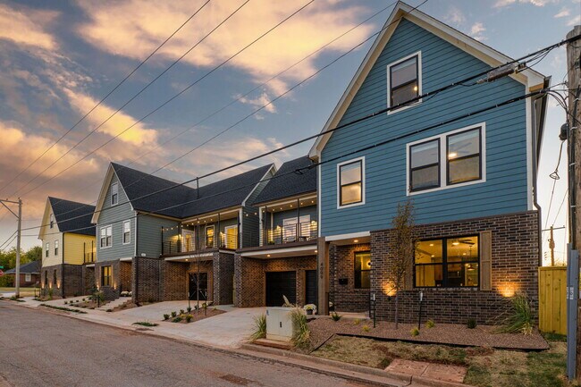Building Photo - 4009 N Indiana Ave