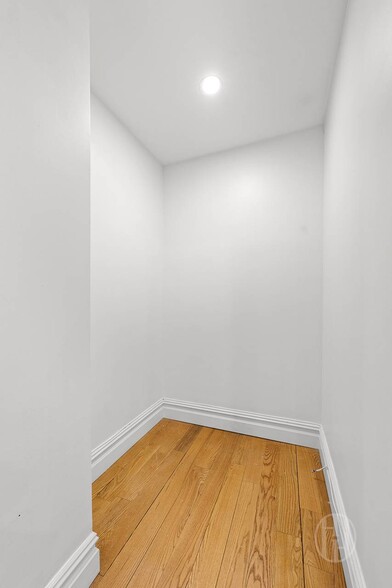 Building Photo - 26 E 63rd St