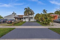 Building Photo - 14212 NE 4th Ave