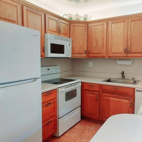 Building Photo - 767 Burgundy B