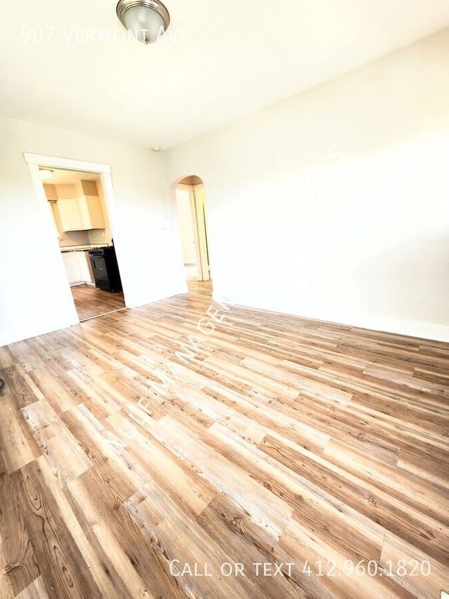 Building Photo - 907 Vermont Ave