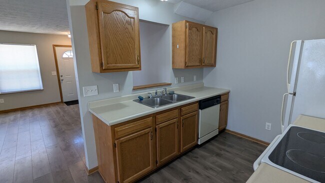 Building Photo - MN Cedar Village (861)