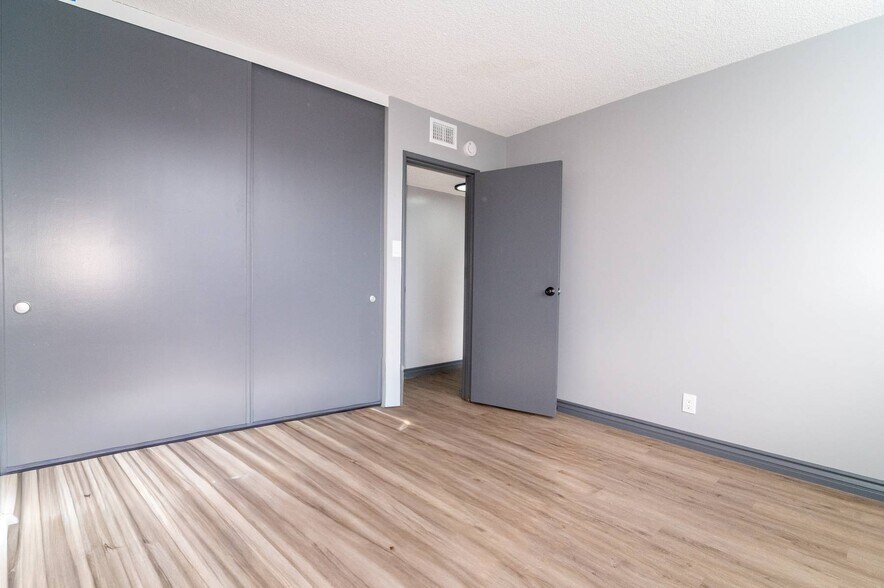 Building Photo - 6979 Palm Ct
