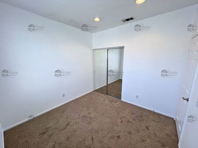 Building Photo - End unit 4 Bedroom House Available Now in ...