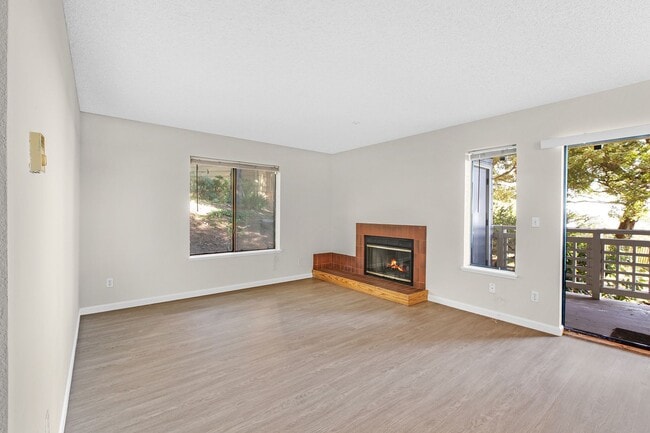 Building Photo - Fabulous condo at the Saddleback complex