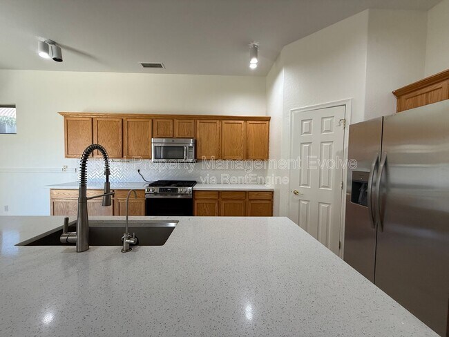 Building Photo - 281 W Flamingo Dr