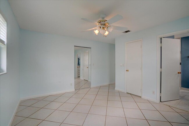 Building Photo - 2086 SW 12th Ave