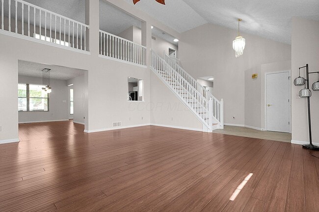 Building Photo - 7961 Pinehill Rd