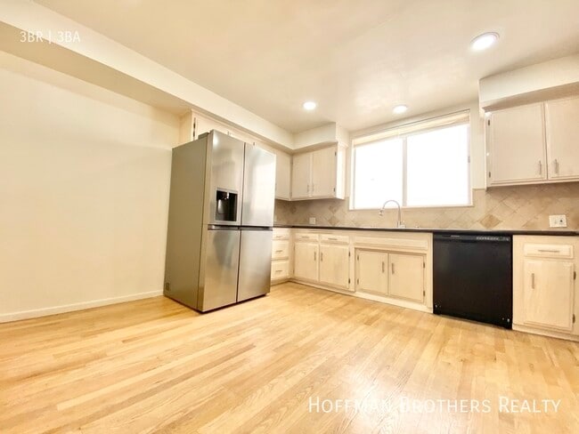 Building Photo - 931 S Wooster St Los Angeles, CA 90035