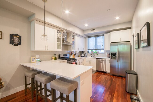 Building Photo - Two Bed Fishtown Townhouse