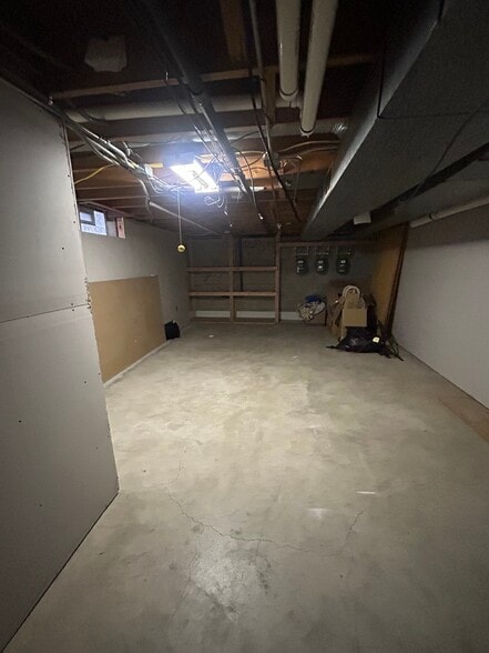 Building Photo - 2049 Tremainsville Rd