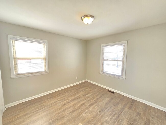 Building Photo - Updated 3 bedroom home located off Bardstown Rd!