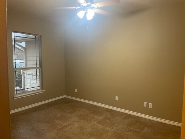 Building Photo - 1106 Pine Hollow Ln