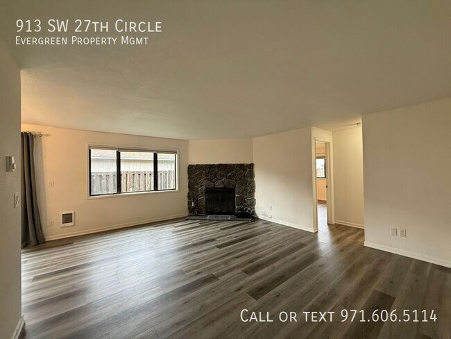 Building Photo - 913 SW 27th Cir