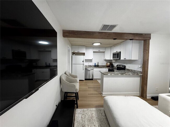 Building Photo - 3008 Hillview St