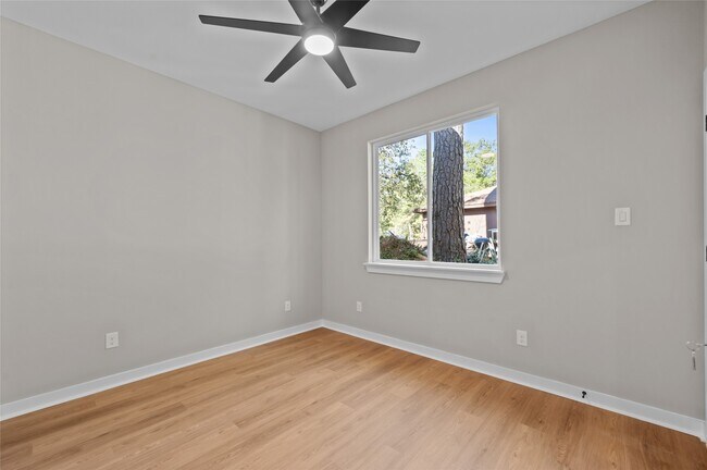 Building Photo - 28411 Champion Oaks Dr