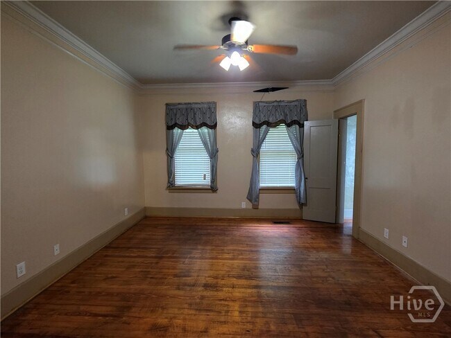 Building Photo - 105 Forrest Ave