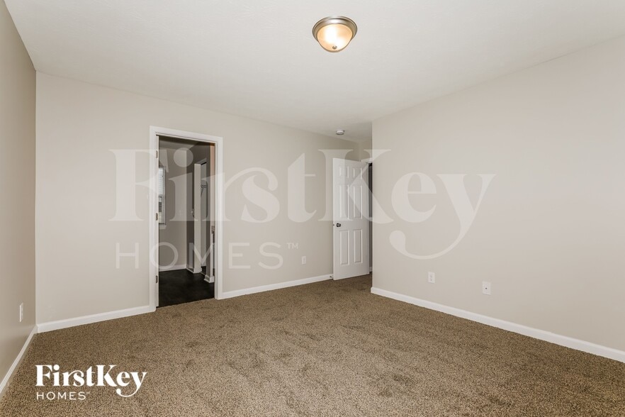 Building Photo - 8036 Fisher Bend Dr