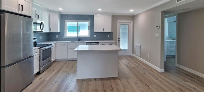 Building Photo - Venice Beach Apts Annual Condo for Rent