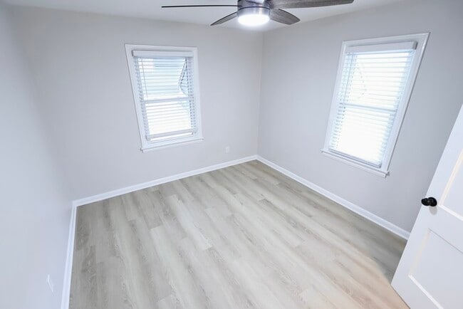 Building Photo - 843 Davies Ave