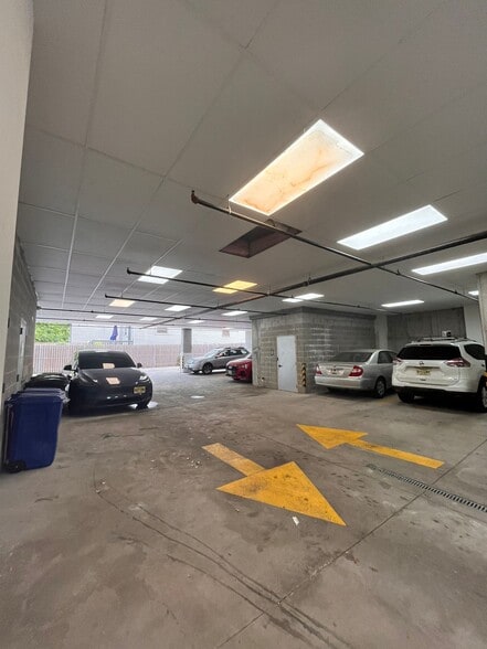 Building Photo - 276 Duncan Ave