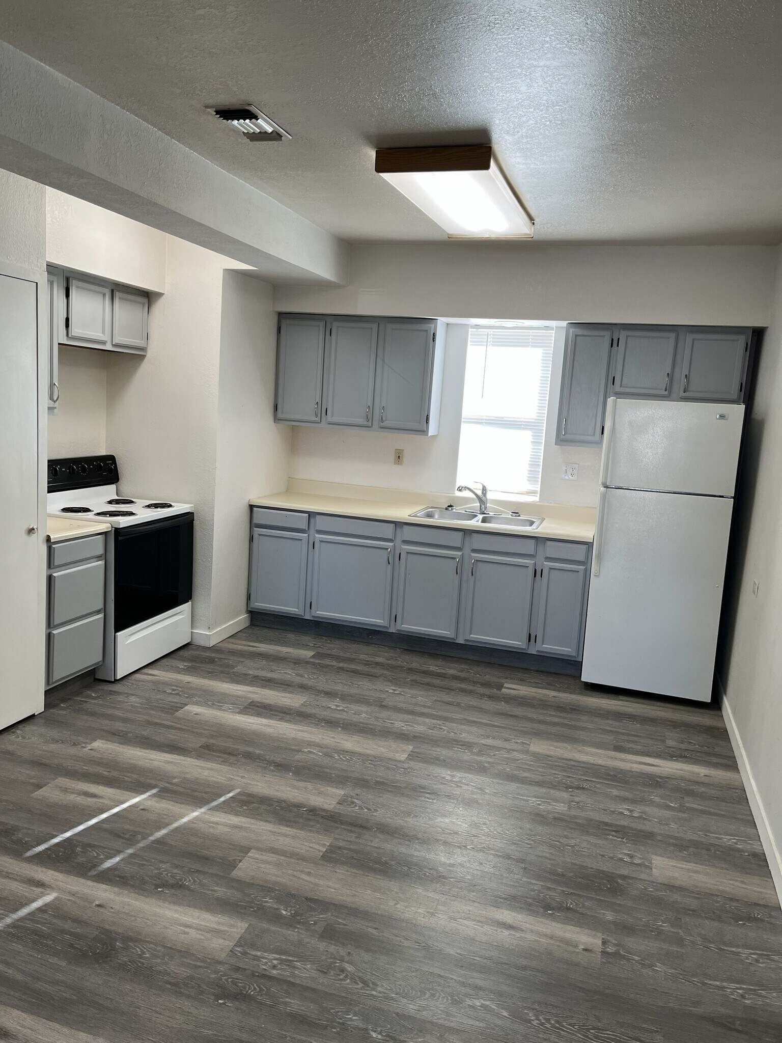 Building Photo - 109 N Kimball Ave