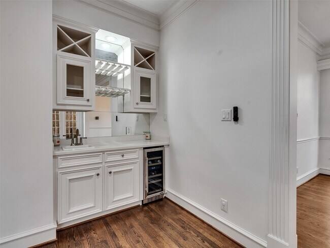 Building Photo - 2525 Nantucket Dr