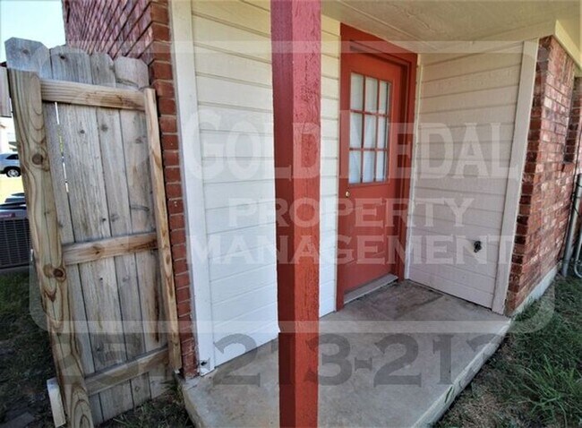 Building Photo - 1106 Leslie Cir