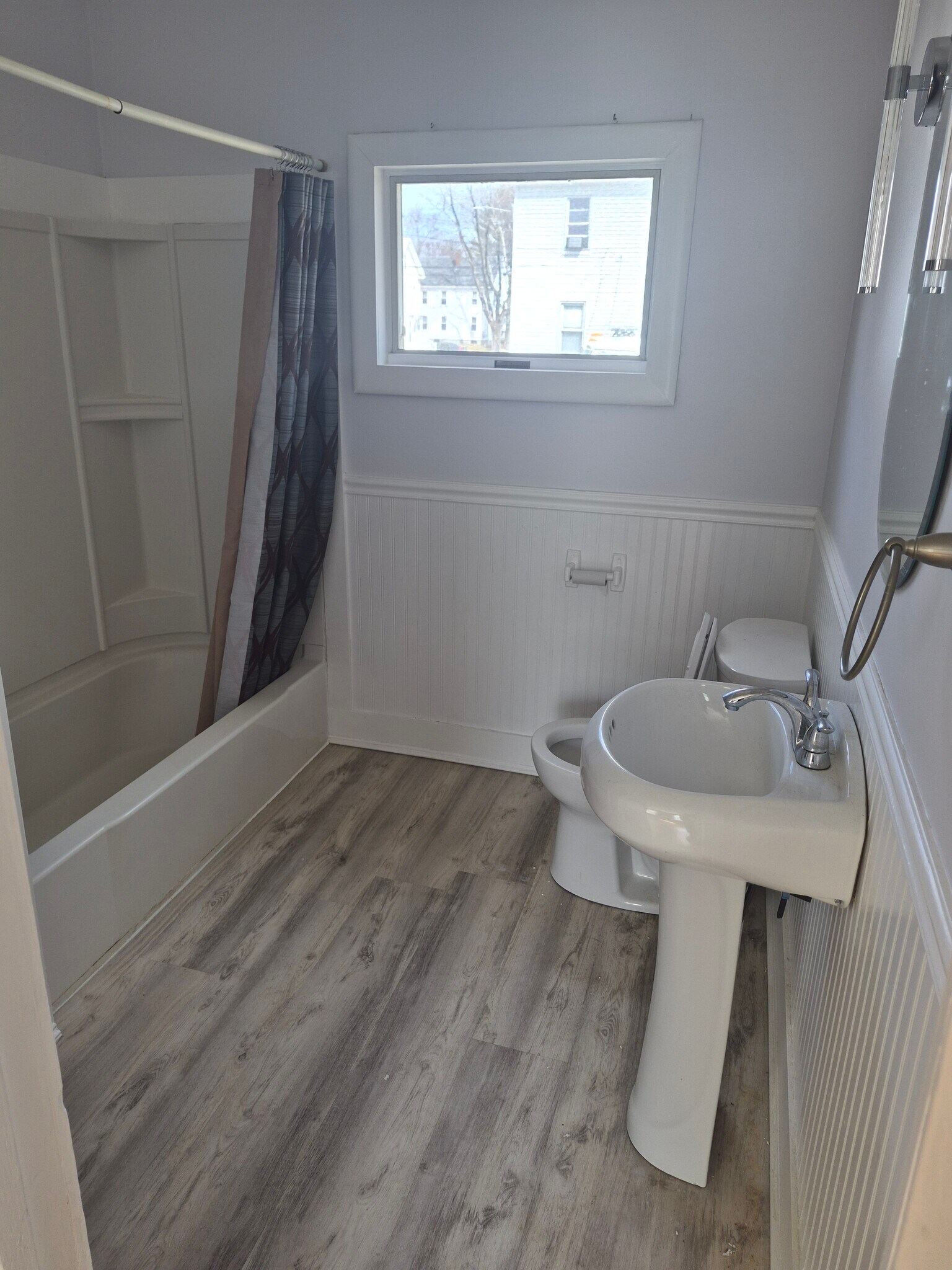 Building Photo - 9 Maple St