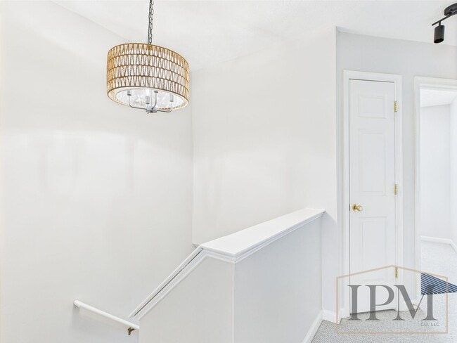 Building Photo - Available Now!- 3 Bedroom Home in Eastern ...