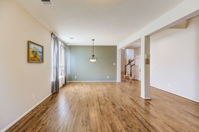 Building Photo - 5918 Rivergrove Bend Dr