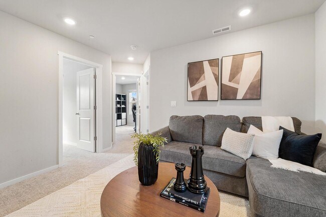 Building Photo - Beautiful Home in Puyallup