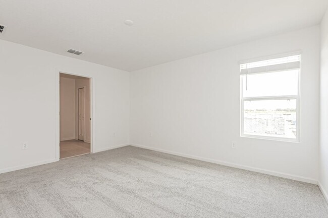 Building Photo - 3483 Howell Dr
