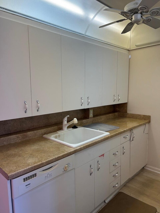 Building Photo - 4087 Cornwall E