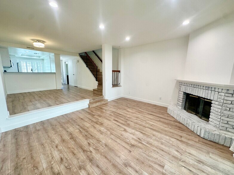 Building Photo - 5538 Las Virgenes Rd