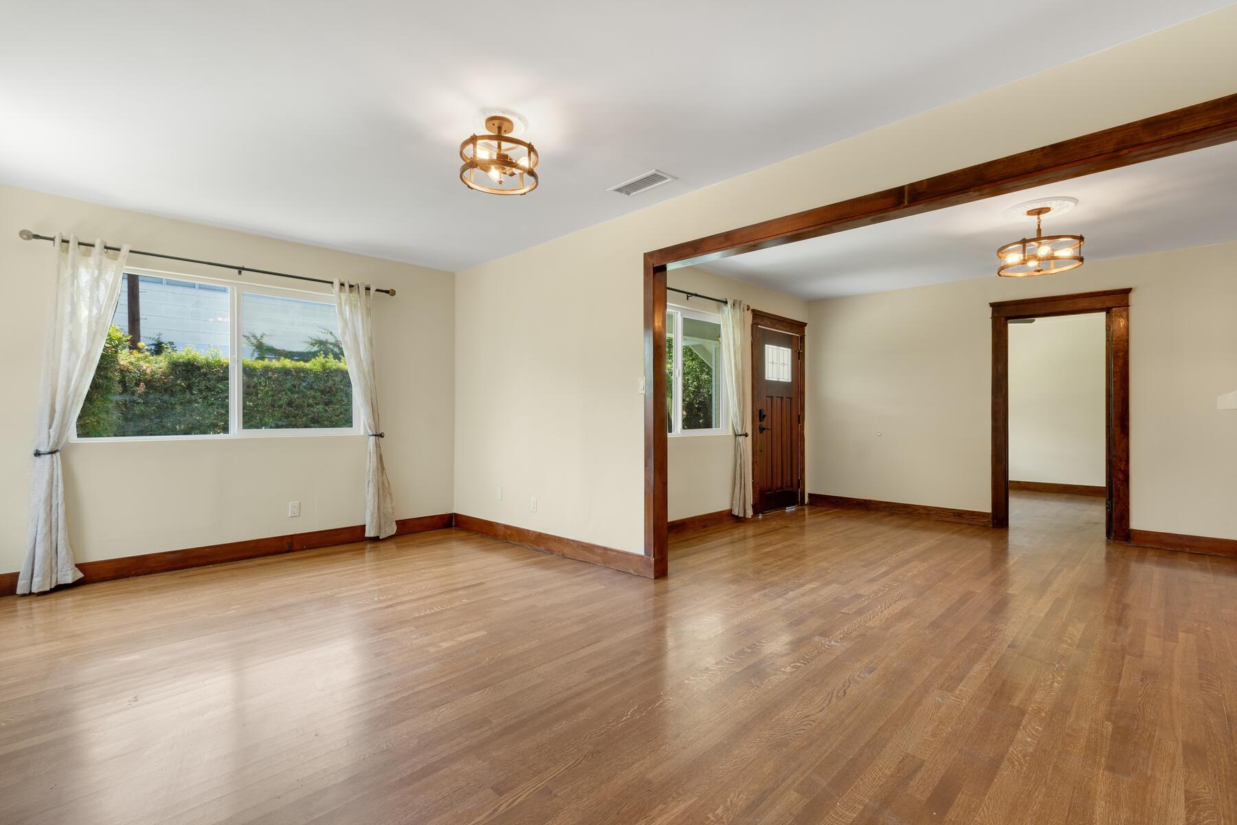 Living room - 1168 N Westmoreland Ave