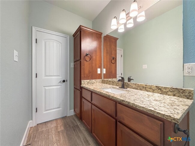 Building Photo - 1066 Vista Dr