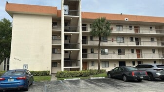 Building Photo - 5917 Via Vermilya